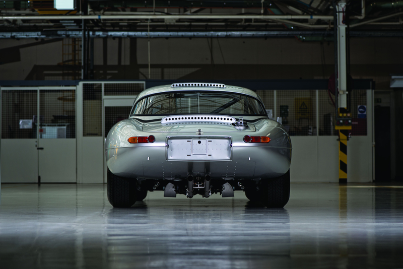 Illustration for article titled Jaguar Brings Back The Lightweight E-Type And It Is Unbelievably Sexy